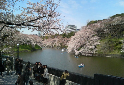 20110407125433-SO902i.jpg