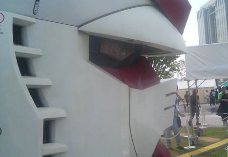 20110815143145-SO902i.jpg