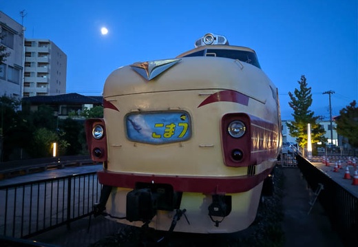 20190916050908-MI9.jpg